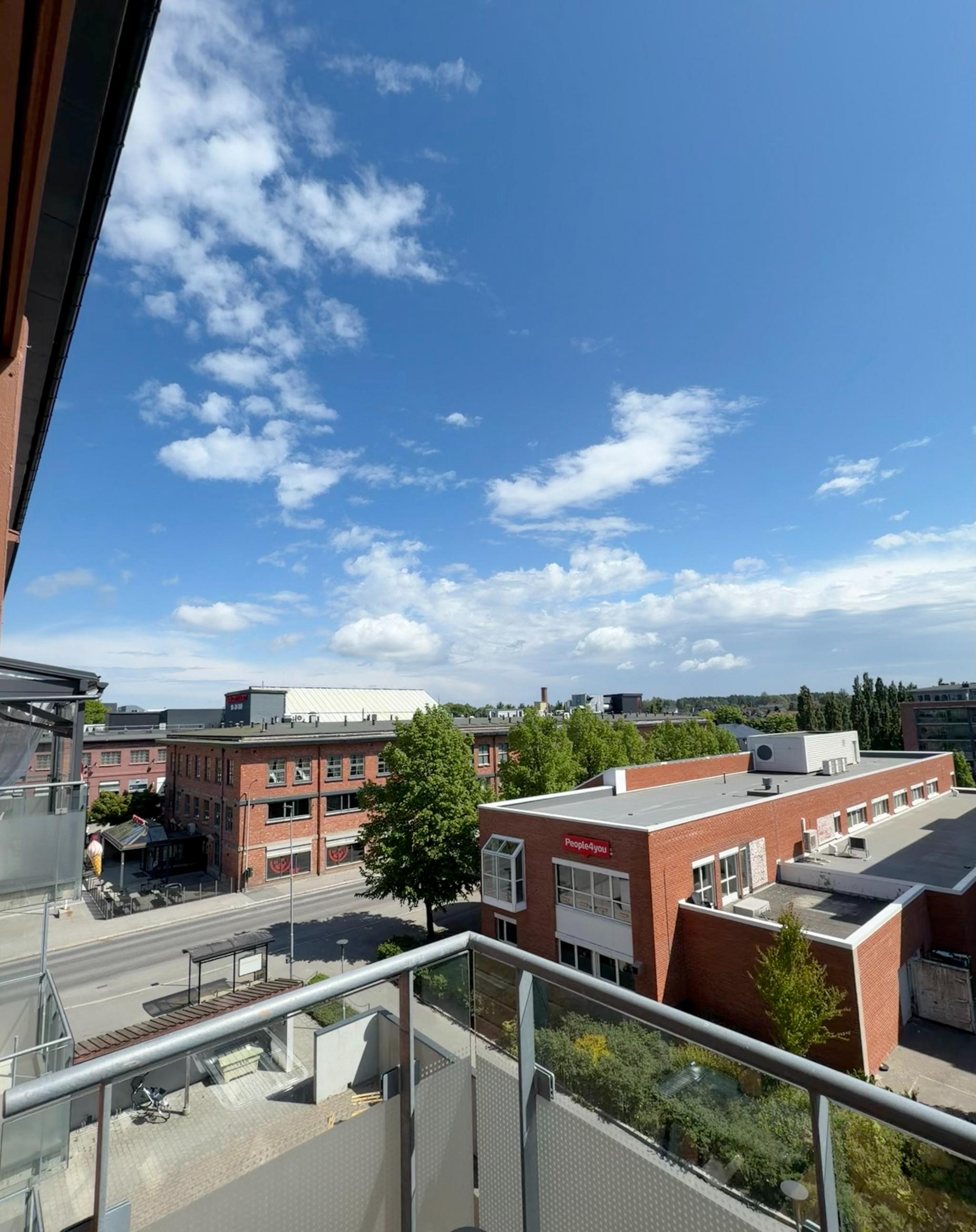 Utsikt til Askimtorget fra balkongen